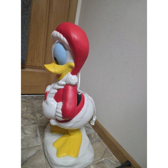 2025 RARE Disney Donald Duck As Santa Claus Lighted Blow Mold Wal-Mart EXCLUSIVE - Picture 2 of 5